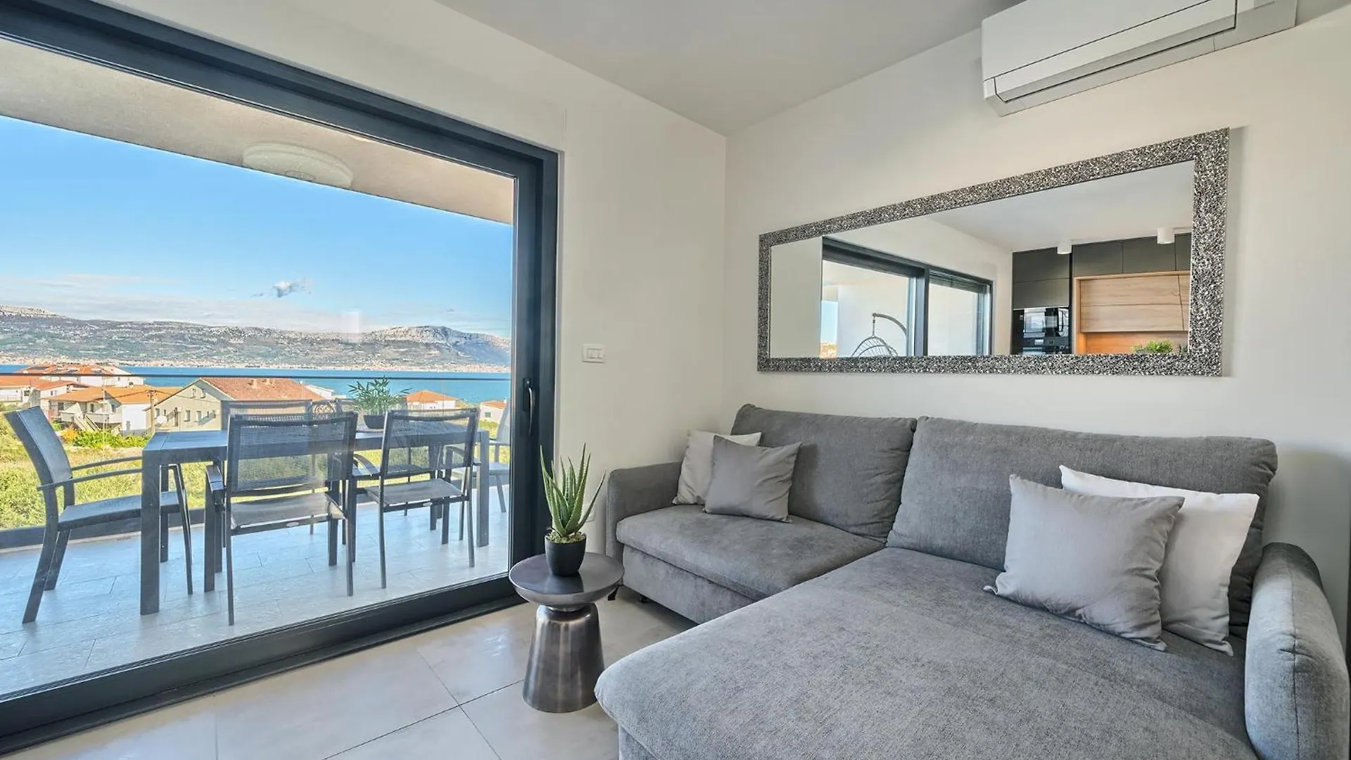 Theresia'S - Sea-View And Pool Slatine